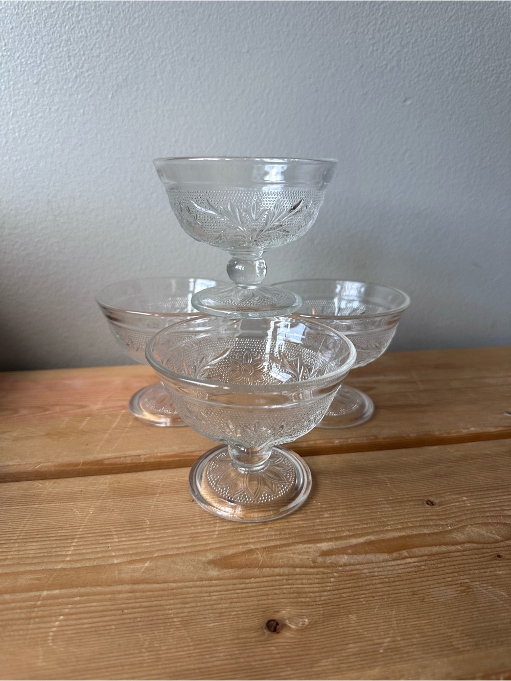 4-Vintage Sandwich Clear by ANCHOR HOCKING Champagne-Tall Sherbet glasses dishes